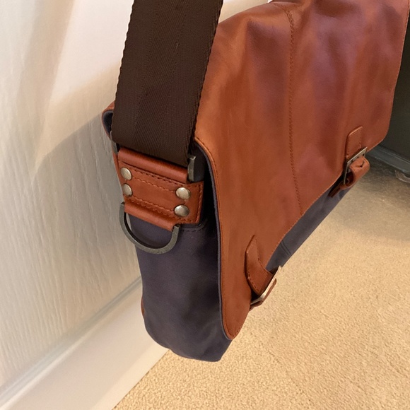 Jos A Bank steer messenger bag profile laptop - Picture 3 of 11